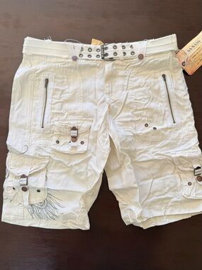 Da-Nang White Cargo Shorts with Utility Pockets and Belt